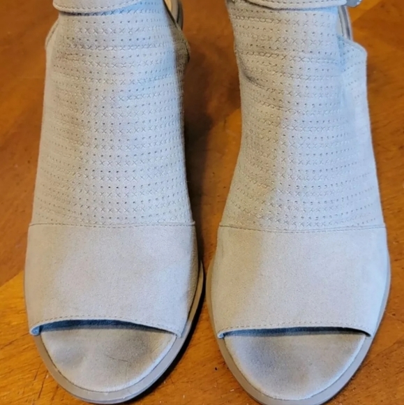 Circus by Sam Edelman Grey Open Toe Faux Suede Booties Size 6 - Picture 3 of 6